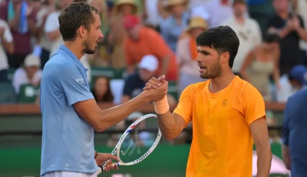 डेनियल मेदवेदेव ने कार्लोस अल्काराज़ को हराकर Indian Wells Open 2026 के फाइनल में जगह बनाई