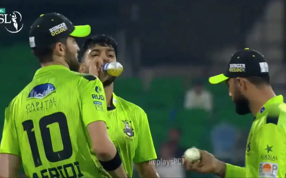VIDEO: PSL 2026 में लाहौर कलंदर्स बॉल-टैंपरिंग विवाद में फंसी,फखर जमान पर लग सकता है बैन