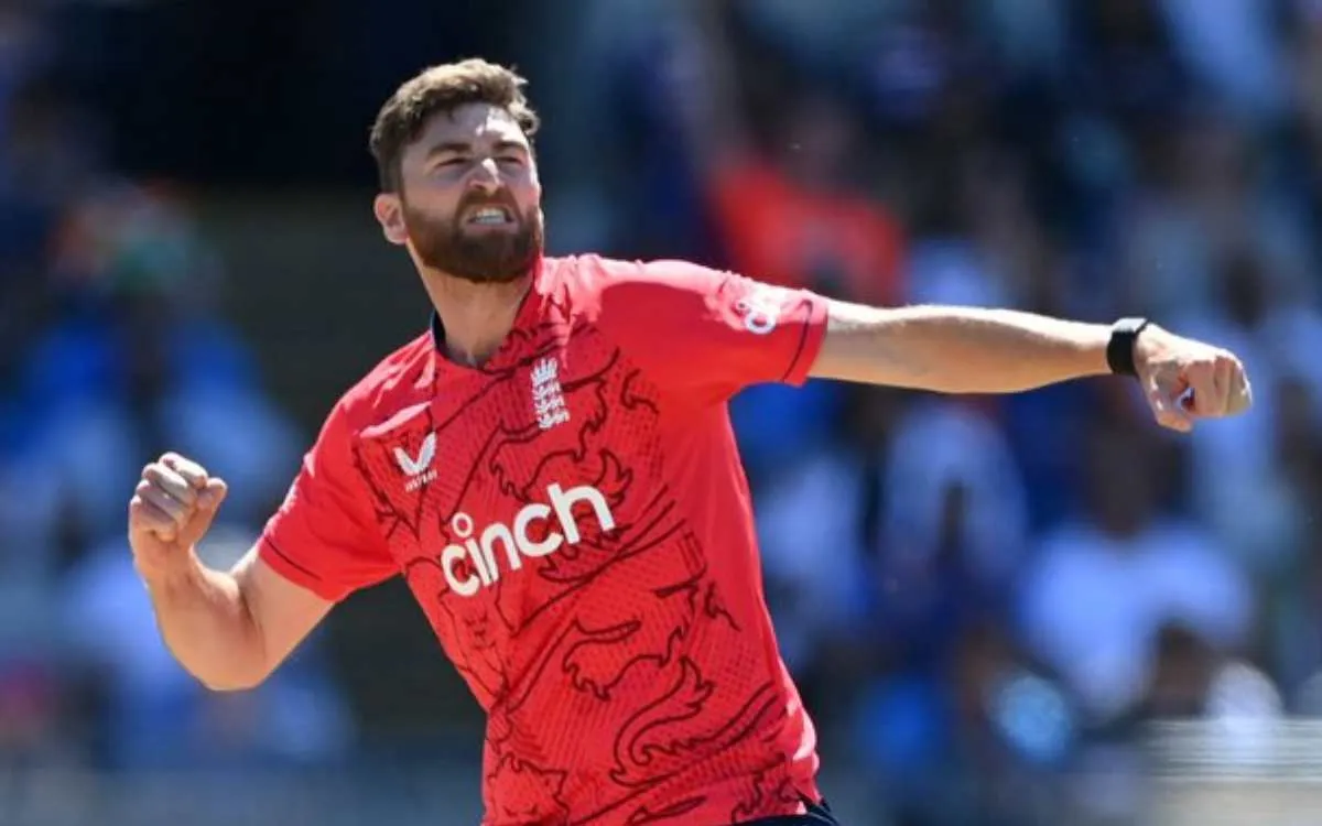 RCB को बड़ा झटका, नुवान तुषारा IPL 2026 से बाहर; रिचर्ड ग्लीसन टीम में शामिल
